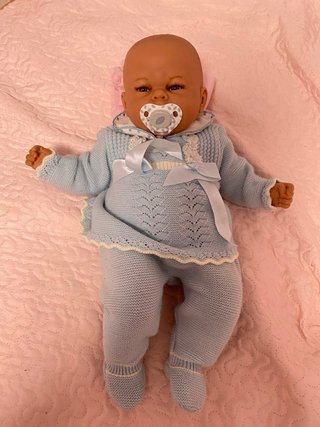 Muñeco Reborn 2,5 kg,le queda toda laropa de o mes