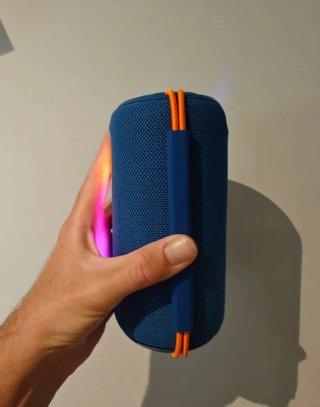 Altavoz potente con luces RGB, nuevo en caja