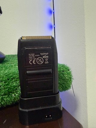 Afeitadora Eléctrica Ragnar Titan Negra y Dorada