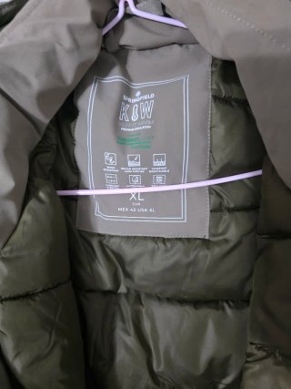 Parka beige con capucha