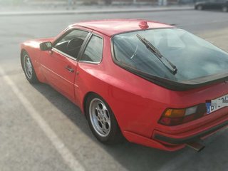 PORSCHE 944