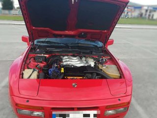 PORSCHE 944