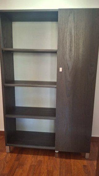 Escritorio, armario a juego y silla