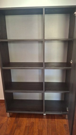 Escritorio, armario a juego y silla
