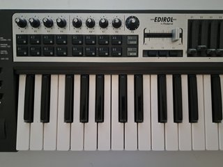 Edirol PCR-500 – Controlador MIDI de 49 teclas