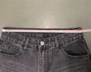 Pantalones vaqueros grises rasgados
