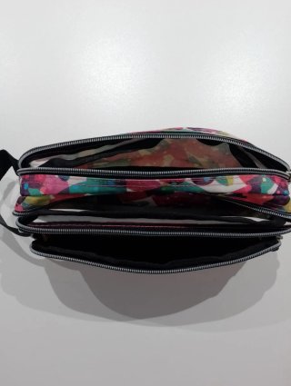 Estuche escolar multicolor con diseño