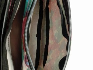 Estuche escolar multicolor con diseño