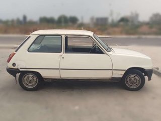 RENAULT r5