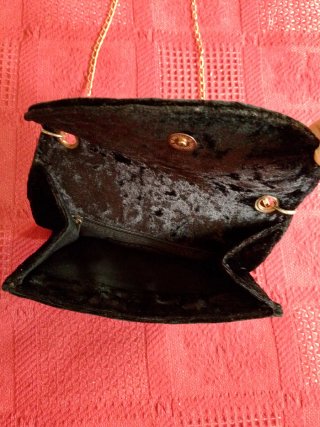 Bolso de cadena negro y dorado