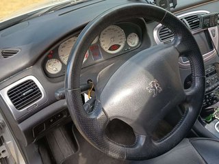 PEUGEOT 607