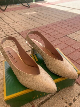 Zapatos Pitillos Tacon Beige/Oro Talla 40