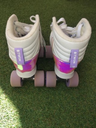 Patines blancos con ruedas moradas niña
