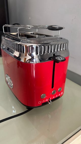 Tostadora Russell Hobbs Roja + Soporte pan
