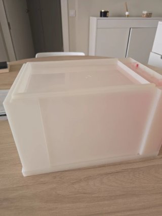 Caja de almacenaje rosa y blanca