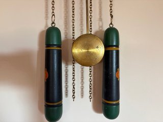 Reloj de pared vintage decorado