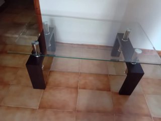Mesa centro cristal y madera oscura