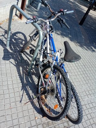 Bicicletas Montaña Azul y Blanca