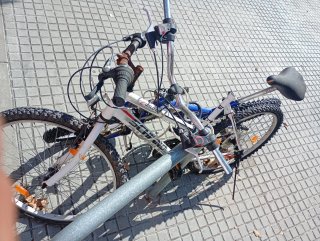 Bicicletas Montaña Azul y Blanca