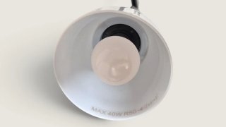 Lámpara de pie con luz de lectura orientable
