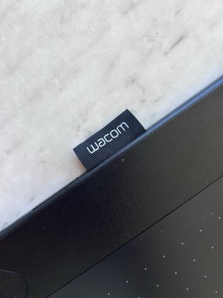 Tableta Gráfica Wacom Intuos Comic + Funda