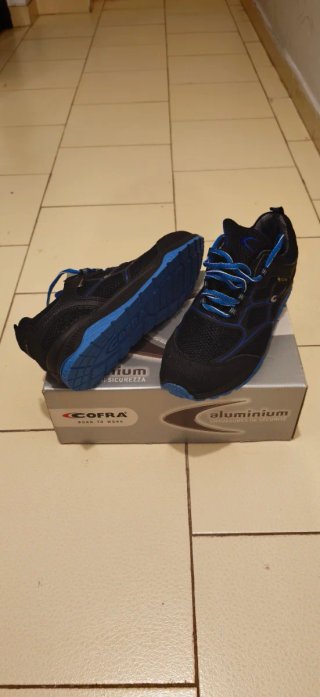 Zapatos de seguridad Cofra negros y azules, NUEVOS