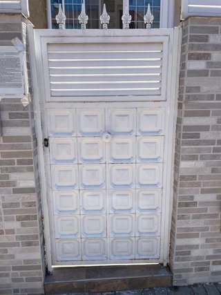 Puertas de garaje y peatonal