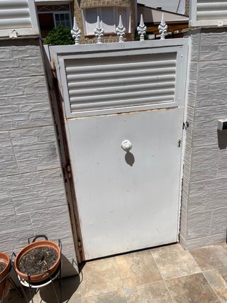 Puertas de garaje y peatonal