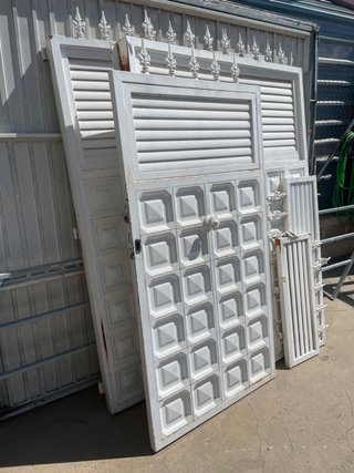 Puertas de garaje y peatonal