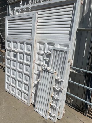 Puertas de garaje y peatonal