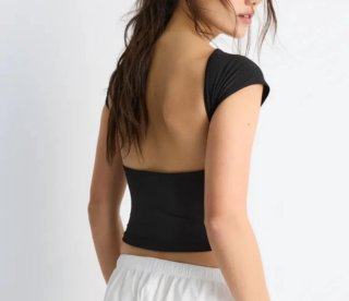 Camiseta Stradivarius Negra Espalda Descubierta