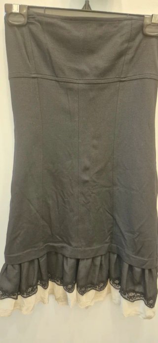 Vestido negro corto con encaje