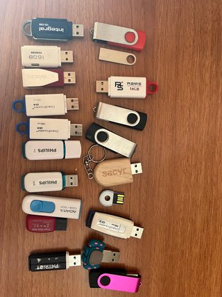 Lote de 20 Pendrives USB Variados