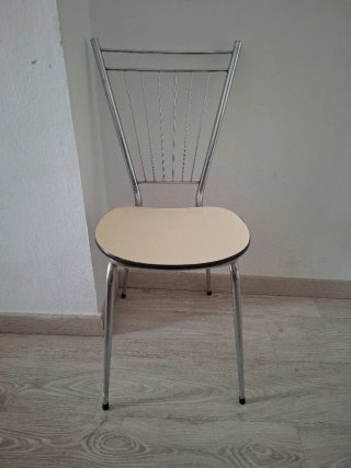 Conjunto mesa plegable  y 2 sillas vintage