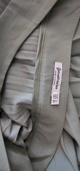 Falda midi tablas verde Stradivarius Talla L