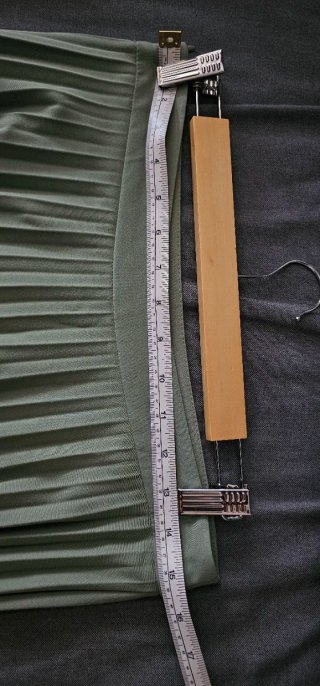 Falda midi tablas verde Stradivarius Talla L