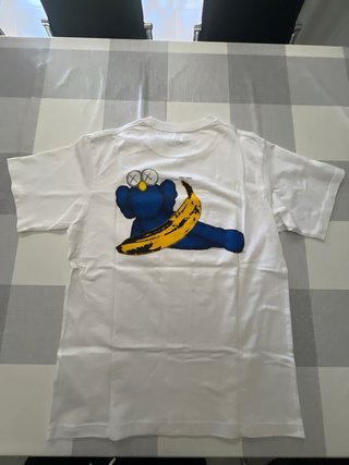 Camiseta Kaws x Uniqlo Blanca talla 13 años