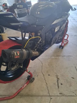 Yamaha R6 de circuito