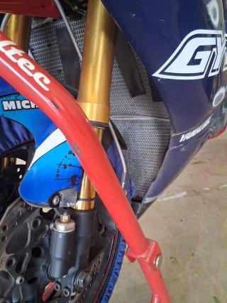 Yamaha R6 de circuito
