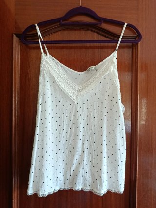Camiseta tirantes blanca lunares