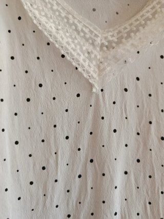 Camiseta tirantes blanca lunares
