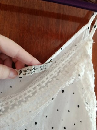 Camiseta tirantes blanca lunares