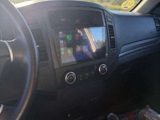 MITSUBISHI montero