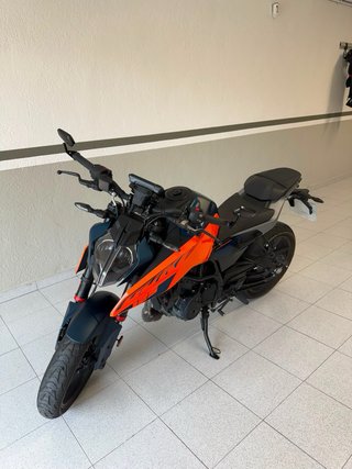 KTM Duke 125 Naranja y Azul