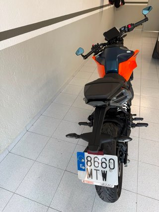 KTM Duke 125 Naranja y Azul