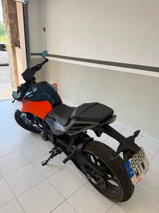 KTM Duke 125 Naranja y Azul