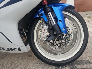 Suzuki GSXR 600 L3 sportbike azul/blanco