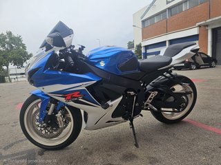 Suzuki GSXR 600 L3 sportbike azul/blanco