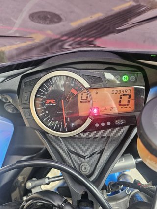 Suzuki GSXR 600 L3 sportbike azul/blanco