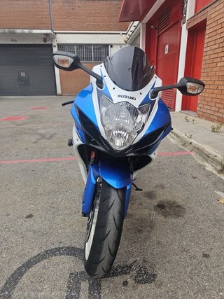 Suzuki GSXR 600 L3 sportbike azul/blanco